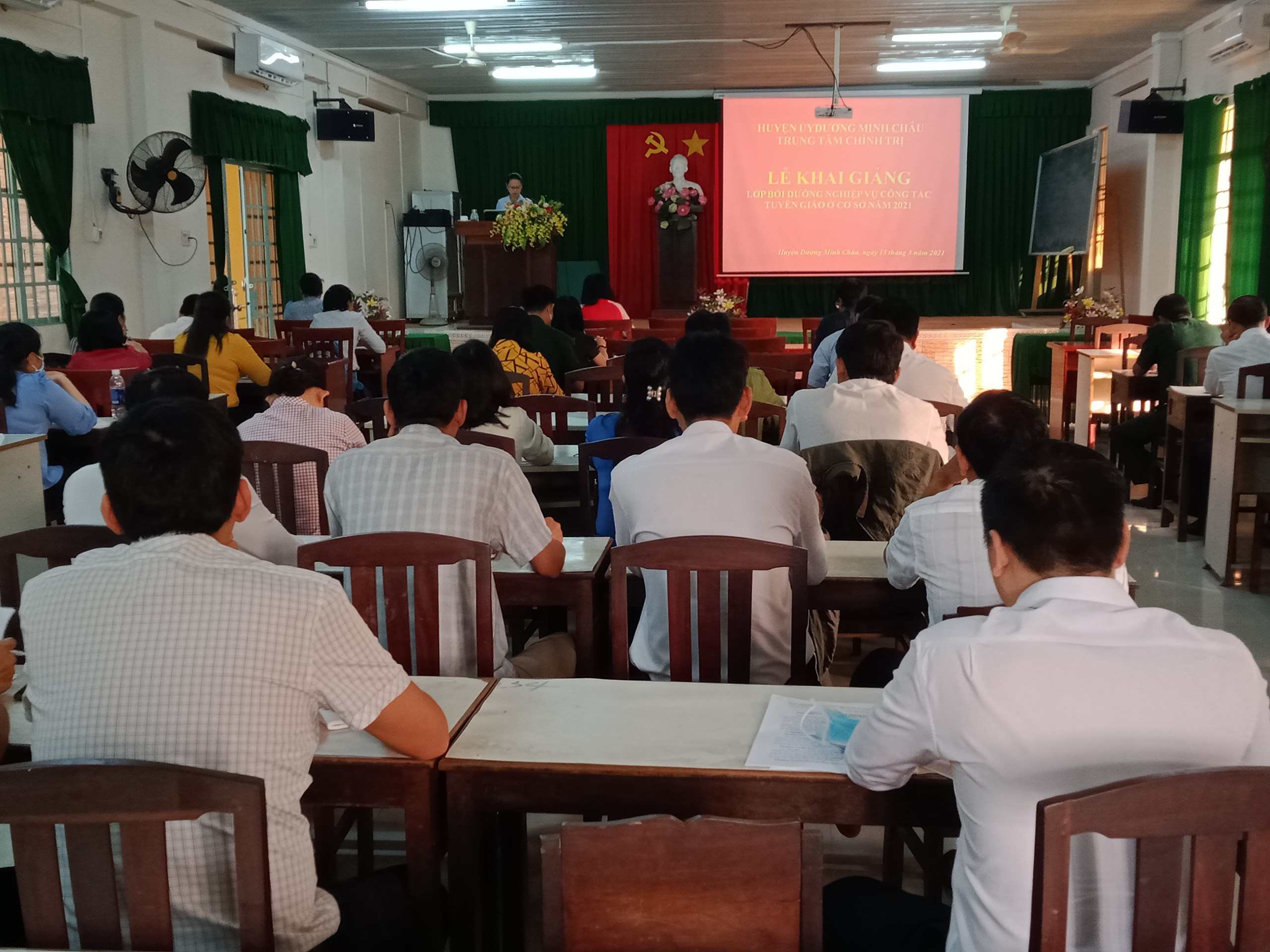 Huyện Dương Minh Châu: Khai giảng lớp chuyên đề “Bồi dưỡng nghiệp vụ công tác tuyên giáo ở cơ sở” năm 2021